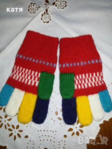 Ръчно плетени сувенирни вълнени детски ръкавички, снимка 5 - Шапки, шалове и ръкавици - 34229572