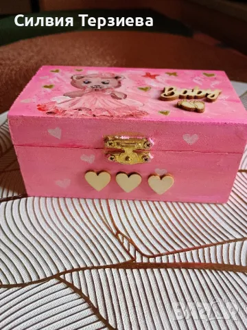 Ръчно изработена дървена кутия за бебе момиче , снимка 3 - Декорация за дома - 49739031