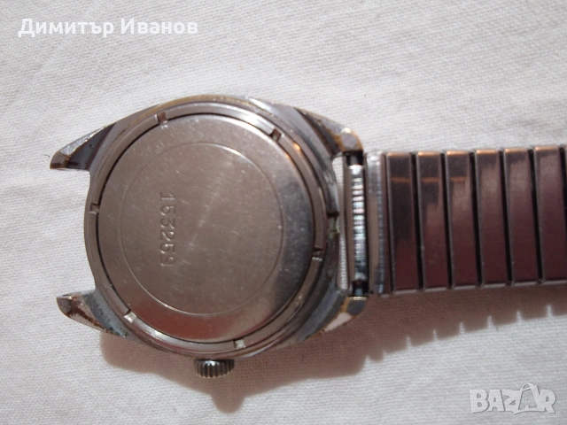 Слава -съветски механичен часовник - автоматик. В много добро състояние, сменя ден и дата. , снимка 6 - Мъжки - 53388463