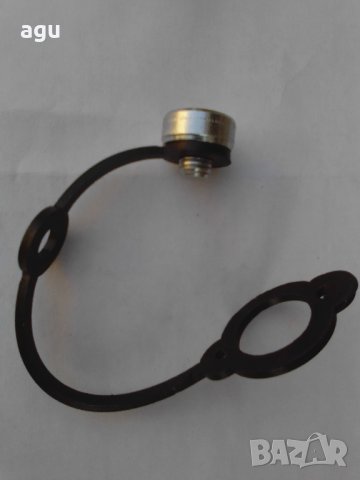 предпазна капачка за зарядно при бензиновата врата