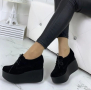 Обувки на платформа - черен велур - 120K, снимка 1 - Дамски ежедневни обувки - 44679605