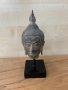 Статуетка на главата на Буда, монтирана на стойка, снимка 1