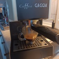 Кафе машина Гаджия с ръкохватка с крема диск, работи отлично и прави хубаво кафе , снимка 1 - Кафемашини - 36025370