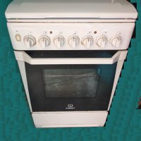 Готварска печка Indesit 2 газови + 2 електрически котлона