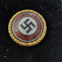 WW2-Немски златен партиен знак за заслуги 1933-45год., снимка 1 - Антикварни и старинни предмети - 36517943
