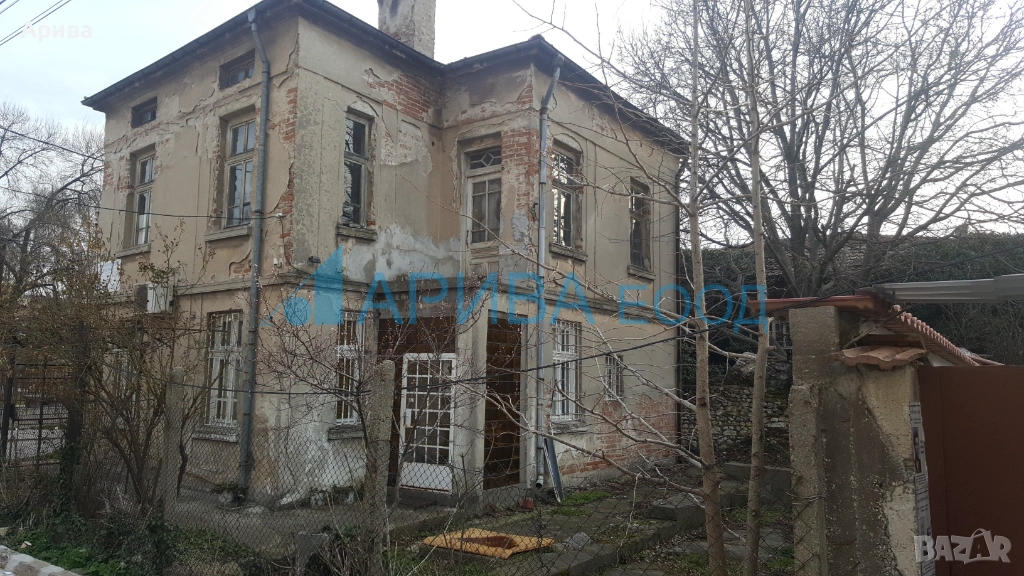 Самостоятелна двуетажна къща с двор в Хасково, снимка 1