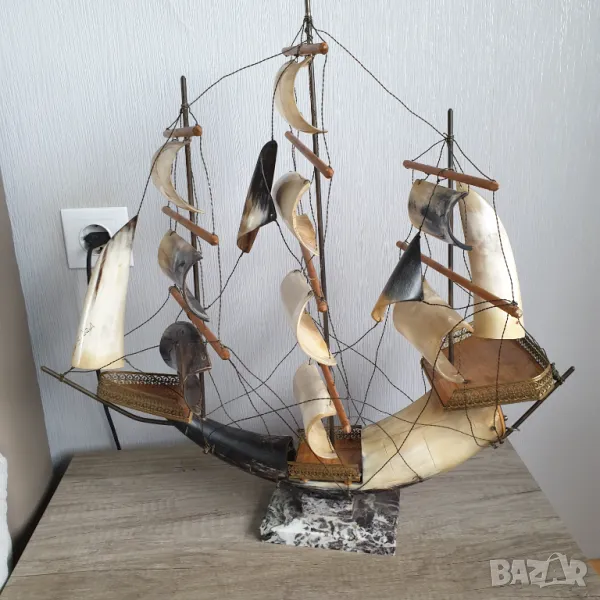 Голям кораб от рог с нощна лампа и латерна, снимка 1
