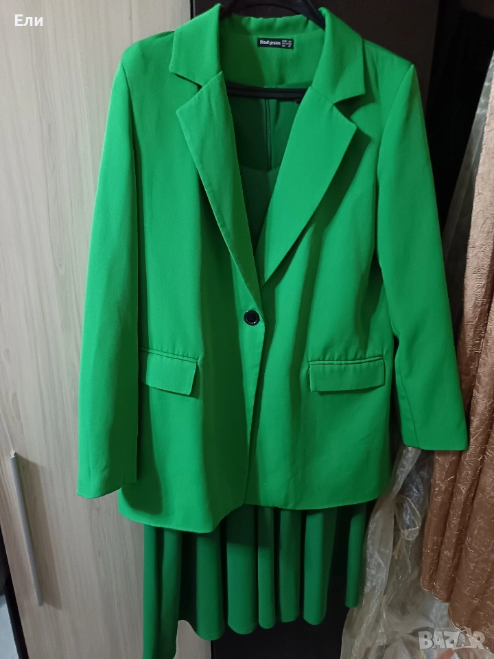 Рокля и сако в зелено, снимка 1