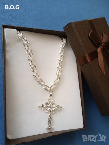 Масивен, сребърен ланец с кръст.Няколко различни варианти. Поставен в подаръчна кутия., снимка 1