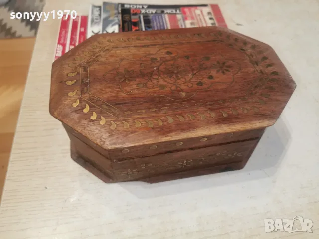 РЪЧНО ИЗРАБОТЕНА ДЪРВЕНА КУТИЯ СЪС ЗЛАТНИ ИНКРУСТАЦИИ 3108261850L4