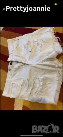 Бели накъсани дънкови панталонки, снимка 1 - Къси панталони и бермуди - 35925614