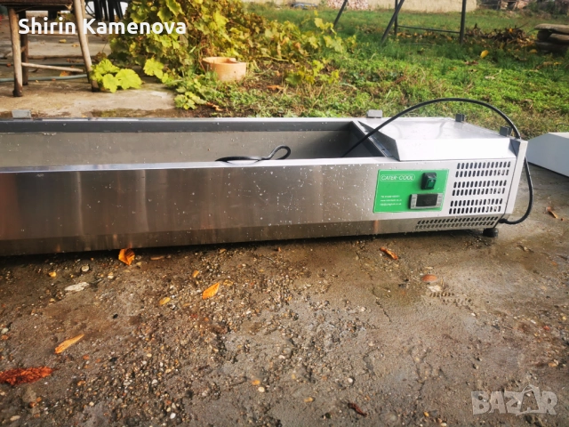 Салатен бар, витрина за салати 