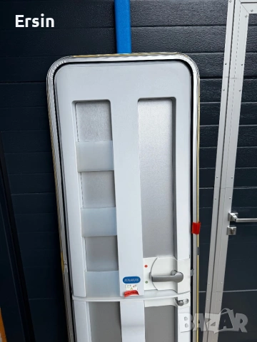 Оригинална врата за KNAUS  (Алуминиеви)(чисто нови) (налични 2 броя), снимка 17 - Къмпинг мебели - 48394447