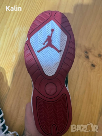 Чисто нови кецове Nike Air Jordan B'Loyal (White/Red/Black) – Номер 43, снимка 3 - Маратонки - 53835310