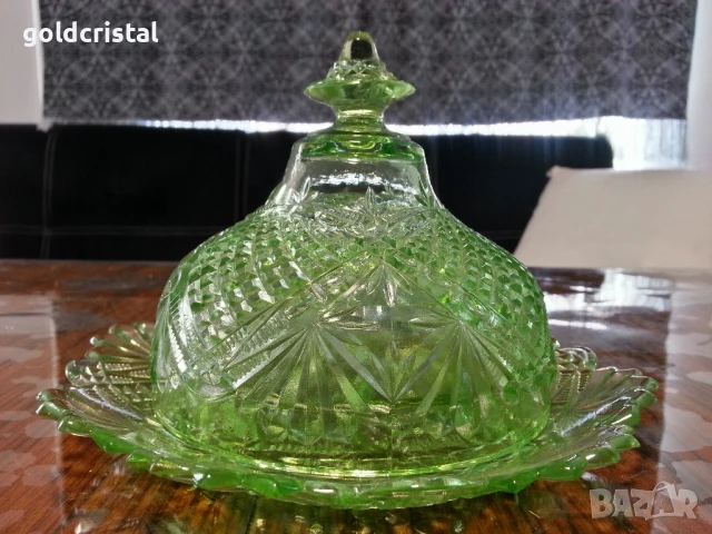 стар кристален съд за масло 
