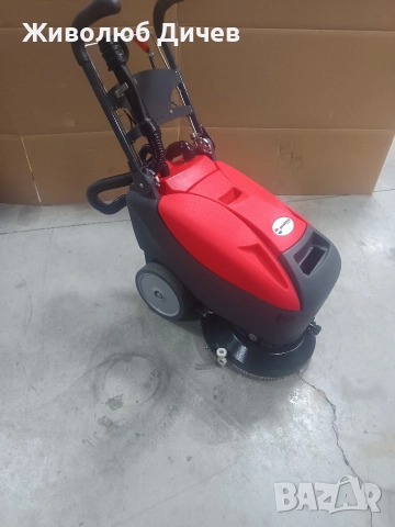 Акумулаторна подопочистваща машина 