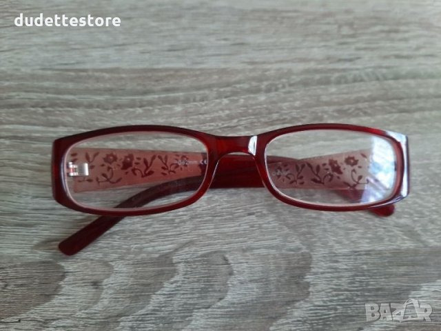 Червени рамки за очила с кутия и кърпичка, снимка 2 - Слънчеви и диоптрични очила - 34111049