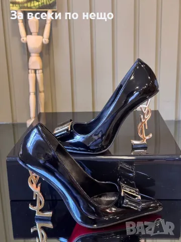 Yves Saint Laurent Дамски Черни Обувки На Златист Метален Ток Код E268