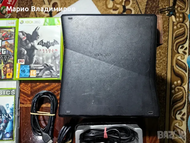 Xbox 360 slim + GTA и Assassin's creed , снимка 2 - Xbox конзоли - 49602072