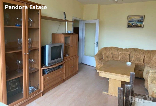 Продава тристаен апартамент в кв. Красна поляна 3