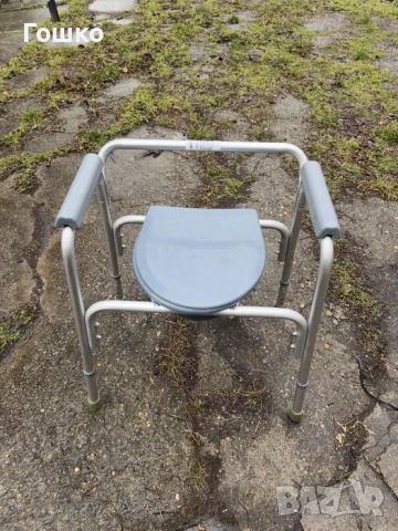 Тоалетен инвалиден стол