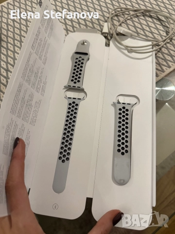 Apple Watch SE Nike edition 40mm, снимка 3 - Apple iPhone - 52549086