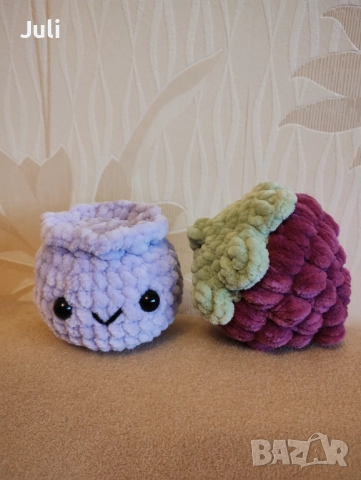 Ръчно плетени на една кука Малинка и Боровинка, снимка 2 - Други - 52342363