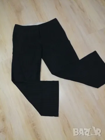 Елегантен дамски панталон със широк крачол и дискретно рае