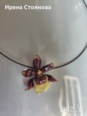 Колие с естествен цвят на мини орхидея. Цветче с размери 3,5/3,5 см. , снимка 5 - Колиета, медальони, синджири - 53738050