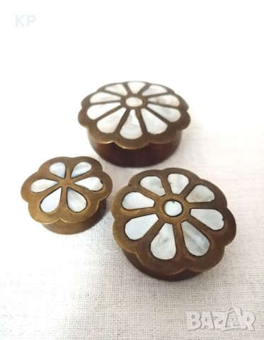 Кутийки от месинг, инкрустирани със седеф , снимка 4 - Антикварни и старинни предмети - 40842669