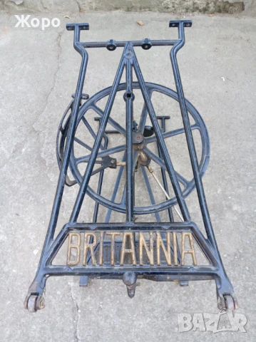 метални крака от шевна машина 30те BRITANNIA, снимка 3 - Антикварни и старинни предмети - 51151609
