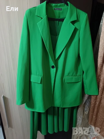 Рокля и сако в зелено