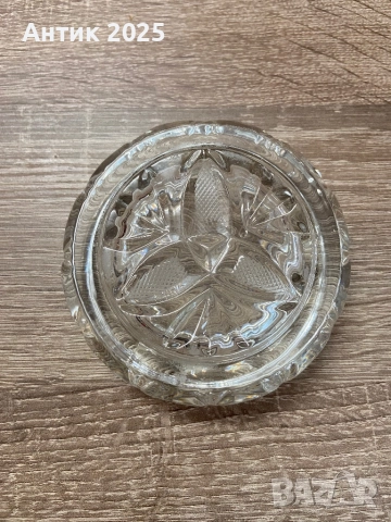 Винтидж стъклен пепелник от пресовано стъкло, снимка 3 - Антикварни и старинни предмети - 52417123