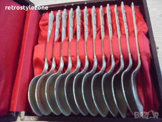 № 8225 Комплект от 12 стари малки лъжички в оригинална кутия 