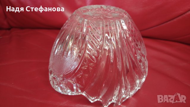 Кристална кръгла бонбониера, снимка 3 - Прибори за хранене, готвене и сервиране - 44472935