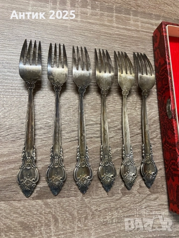 Винтидж комплект вилици от мельхиор (6 броя) в оригинален футляр, снимка 4 - Антикварни и старинни предмети - 52409208