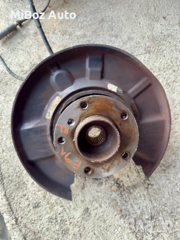 Шенкел главина задна BMW E91, снимка 2 - Части - 52179405