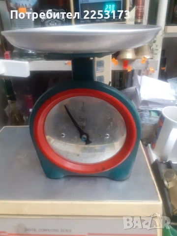 Стар Съветски метален кантар