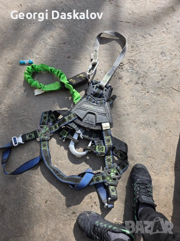 predpazen kolan za skele