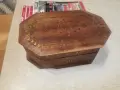РЪЧНО ИЗРАБОТЕНА ДЪРВЕНА КУТИЯ СЪС ЗЛАТНИ ИНКРУСТАЦИИ 3108261850L4, снимка 1