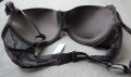 Chantelle 80C размер луксозен сутиен с черна дантела и златист сатен, снимка 11