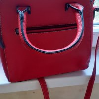 Дамска червена чанта, снимка 3 - Чанти - 34492977