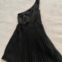 Черна рокля с едно рамо, снимка 1 - Рокли - 41419686