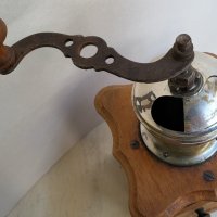 Стара дървена мелница за кафе , снимка 4 - Антикварни и старинни предмети - 41906812