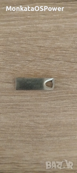 флаш памет на Hikvision 64gb 2.0, снимка 1