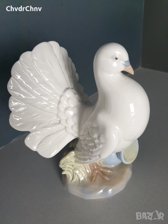 Requena Валенсия статуетка 21см/испанска порцеланова фигура на птица-гълъб, снимка 1