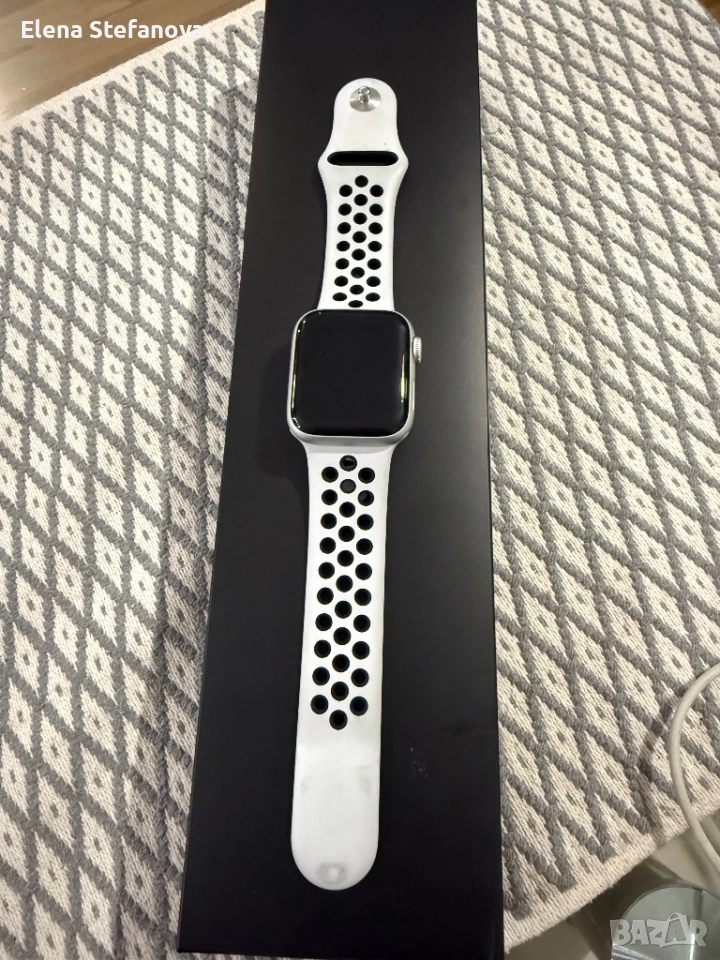 Apple Watch SE Nike edition 40mm, снимка 1