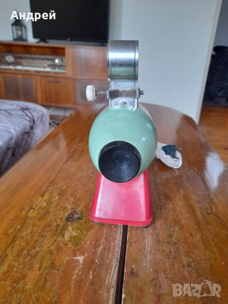 Стар Прожекционен апарат Пионер-2, снимка 1