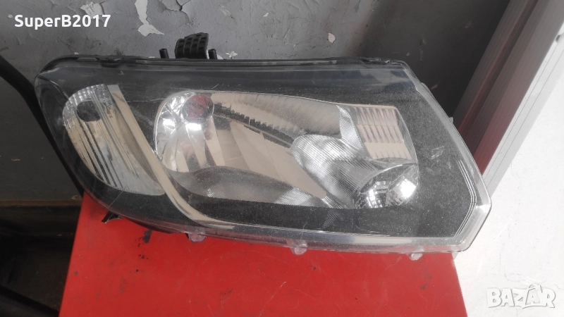 Продавам - оригинален десен фар за Дачия Сандеро II, снимка 1