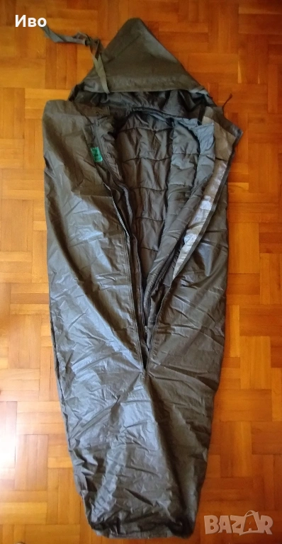 Carinthia 3-сезонен спален чувал с водонепромокаем протектор , снимка 1